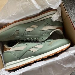 Reebok Size 8 Men ($40)