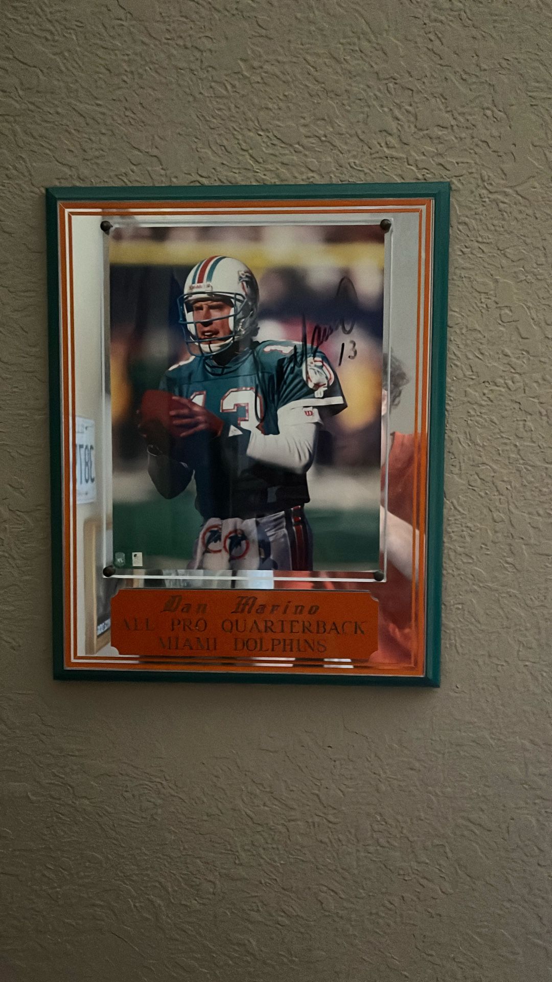 Dan marino signed plaque