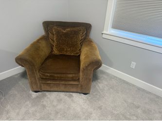 Roll arm chair