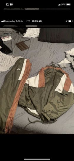 Nike jogger windbreaker suit