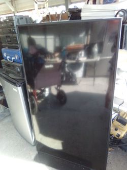 Sony, Samsung big screen, Toshiba televisions. Samsung and LG microwaves, HP and Compack desktop computers, peavey speaker box.