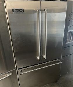 Viking Refrigerador 3-Door Counter Depth 
