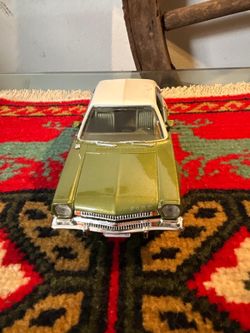 CARRITO ANTIGUO DE METAL MARCA FORD DE 1974 ESCALA 1.24