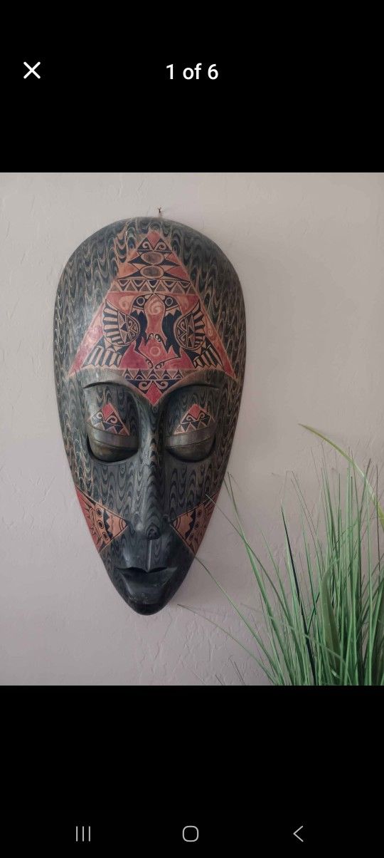 $12 Indonesian Large Wooden Carved Decorative Mask Wall Hanging. 20"x 9"