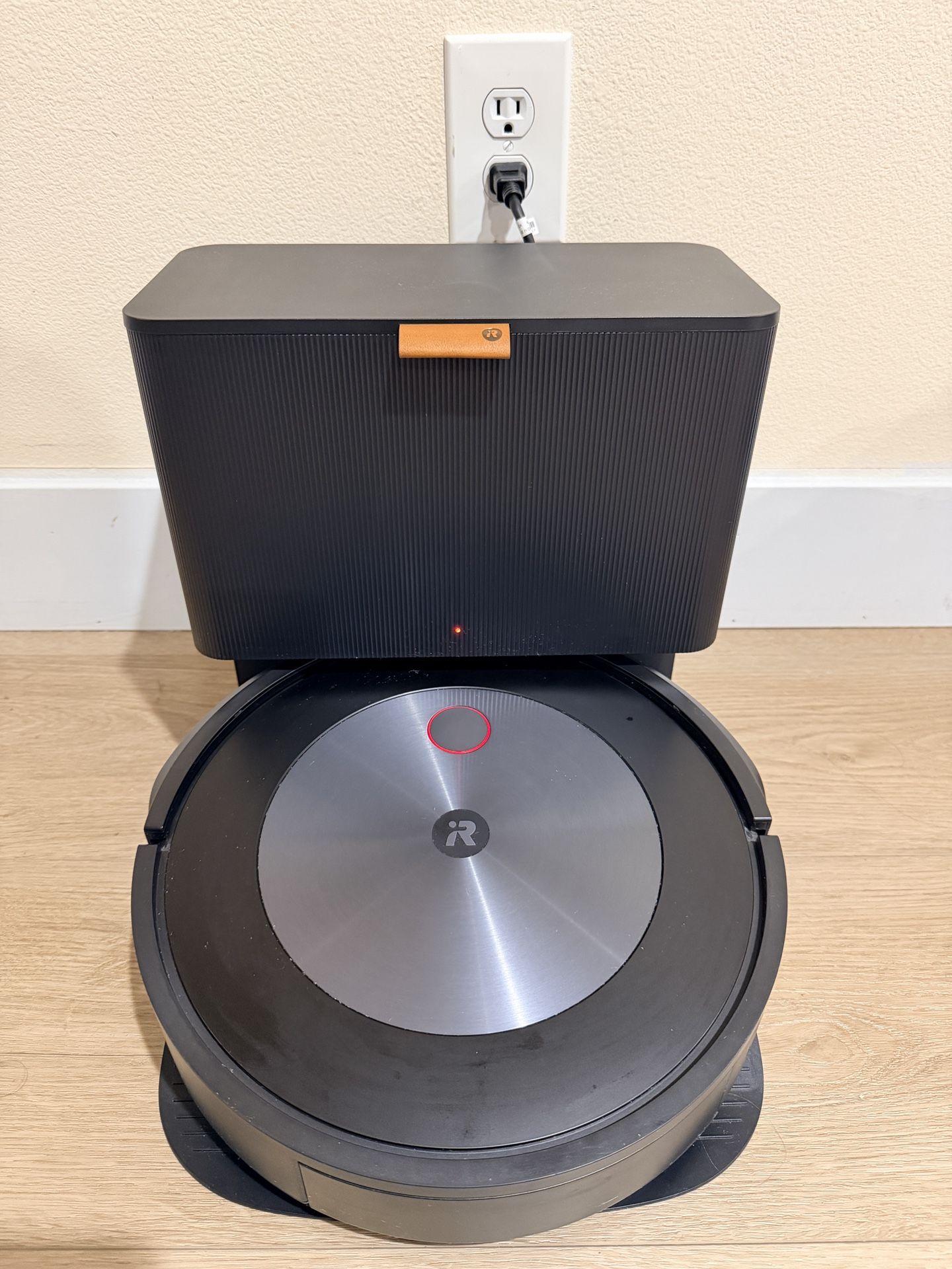 iRobot Roomba J7+ with Self Emptying Docking Station