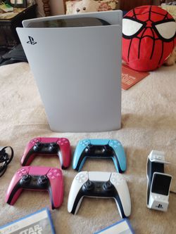 Ps5 bundle $$ 650 for everything please 🎮🎮🎮🕹️🕹️🕹️