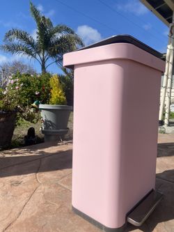 Brand new Rose pink trash Can 🗑️ 