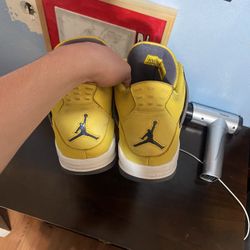 Jordan 4 Lightning Size 11 