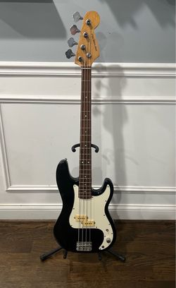 New York Pro 4-String Electric Bass Guitar