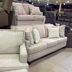 Bigs Furniture Outlet 