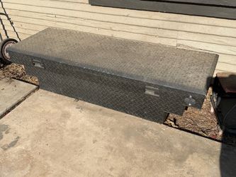 Truck bed toolbox