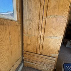 Free oak Furniture Desk, Armoire, Night Stands, Entertainment 