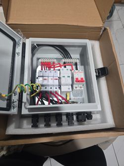 AIMS Power 3 String Solar Array Combiner Box 60A 200 VDC 3 Inputs 10KW Prewired, 1000V DC Max Input, 125A Resettable Output Breaker, Diode Protected, 
