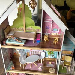 Doll House with Barbie Dolls Included
