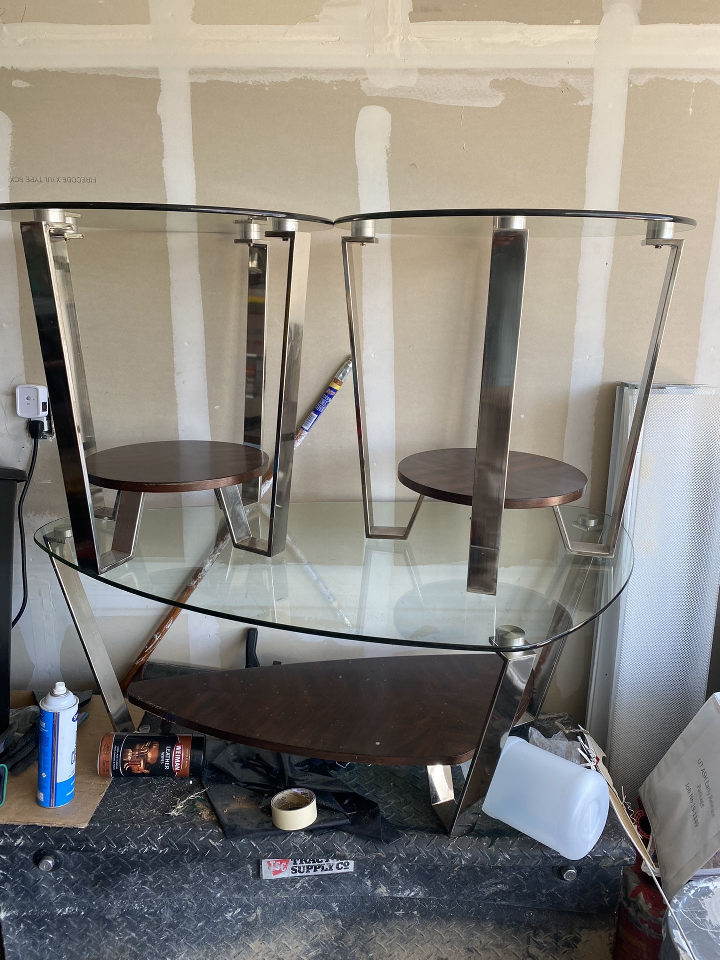 Center Coffe Table And Two End Tables