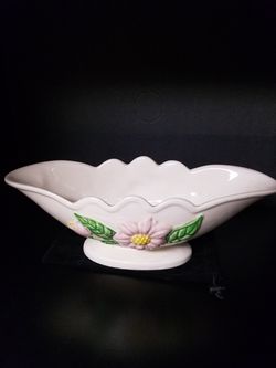 Hull Art Pottery USA Mid-Century Magnolia Console Vase