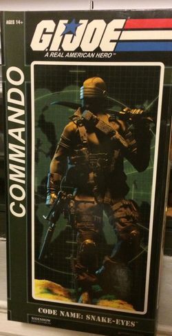GI Joe Sideshow Collectibles 12 Inch Action Figure Commander Snake Eyes