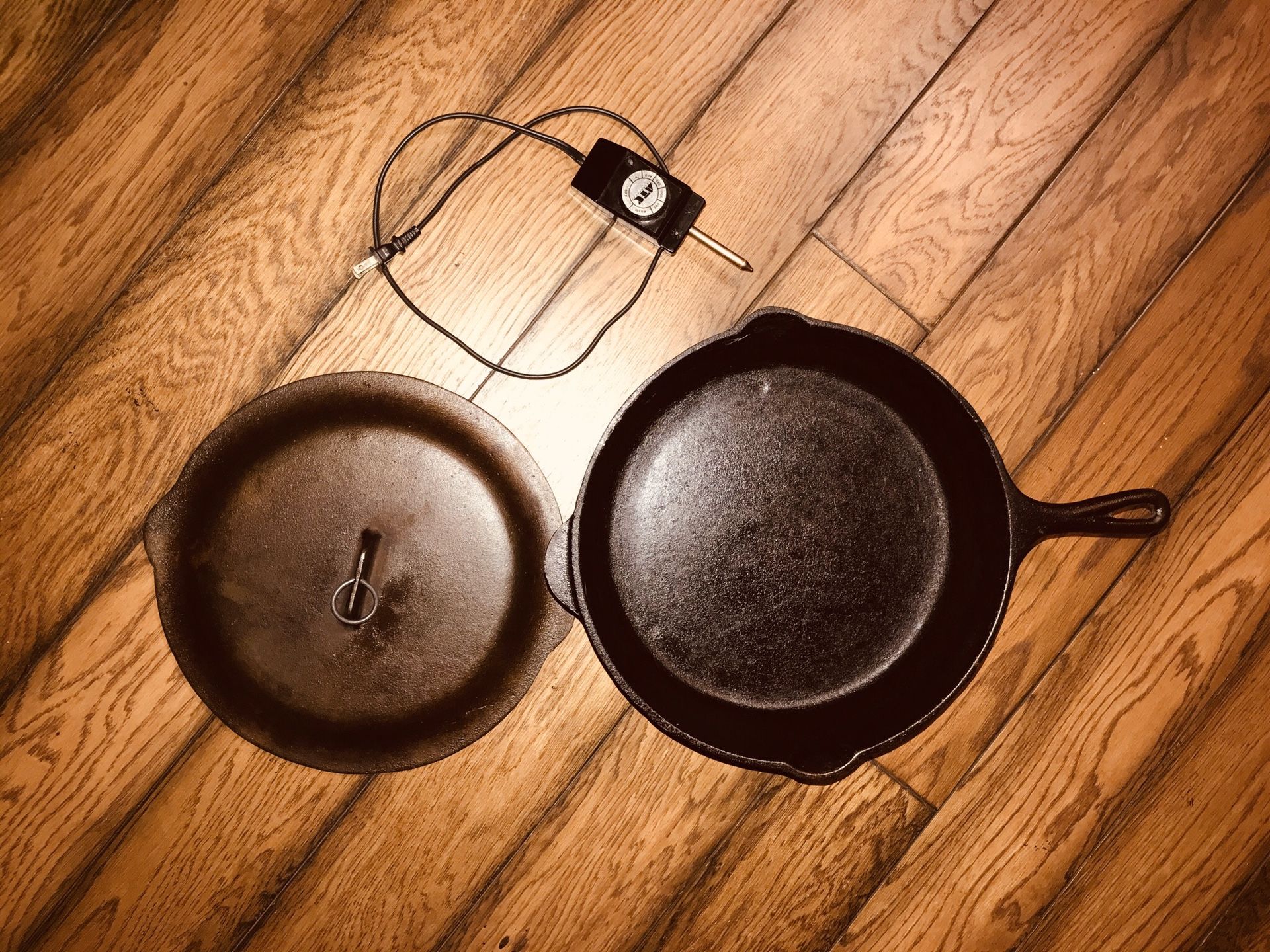 Vintage 1950's Electric Cast Iron Skillet with self basting lid! (Model