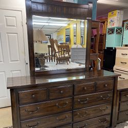 Solid Wood Dresser With Mirror 