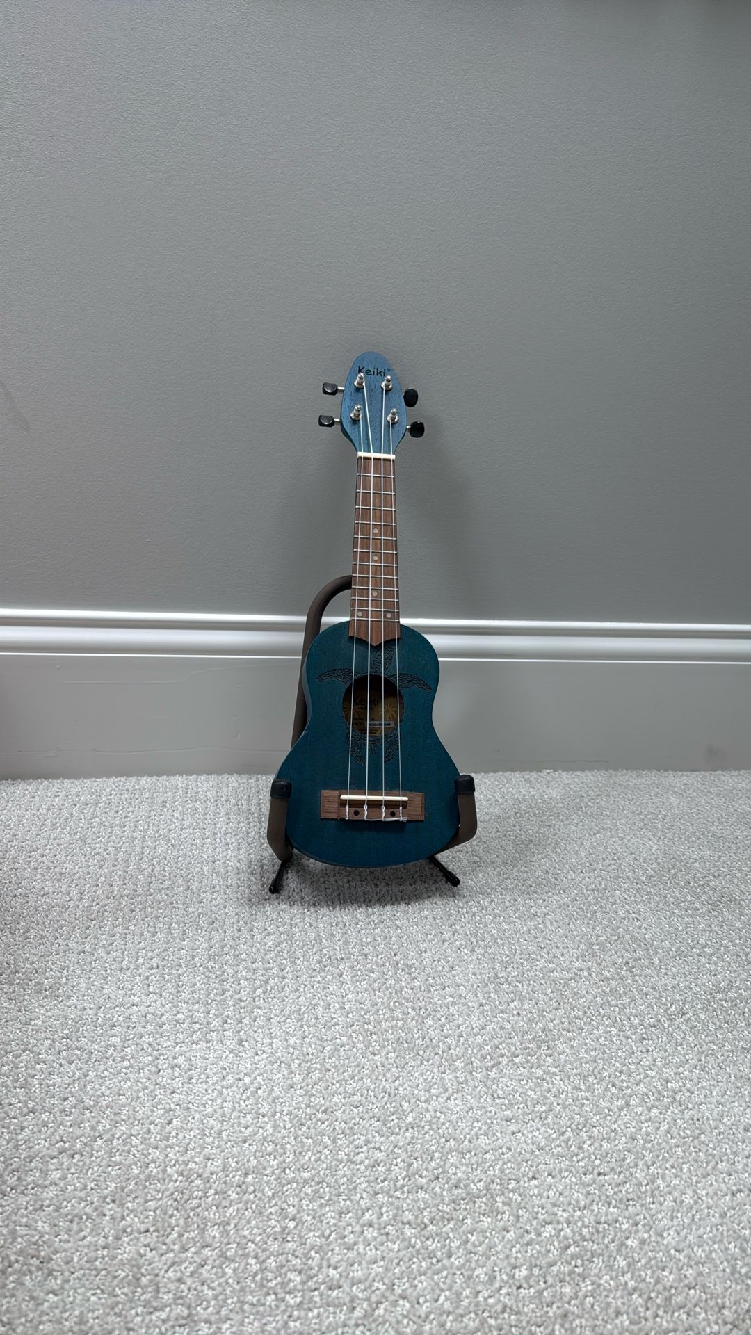 Mini ukulele With Stand