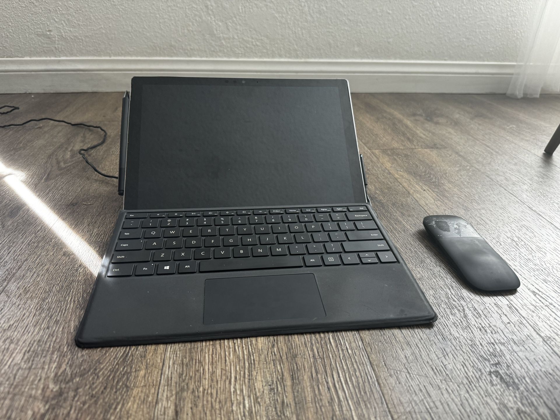 Microsoft Surface Pro 5 Laptop/Tablet - Barely Used 