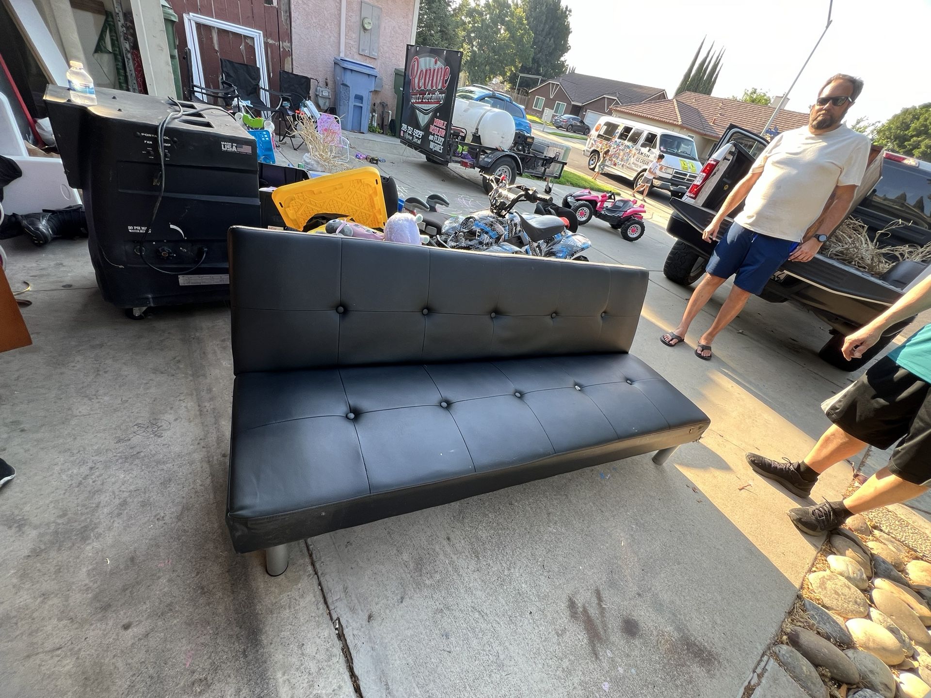 Black Futon