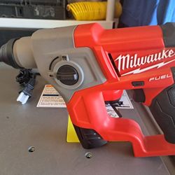 Milwaukee 2416-21XC M12 FUEL 12V 5/8-Inch 3.0Ah SDS-Plus Rotary Hammer Kit