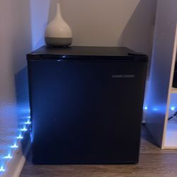 black&decker mini fridge READ DESCRIPTION