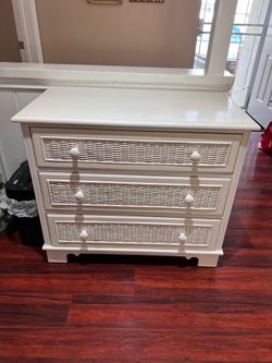 White small 3 drawer dresser