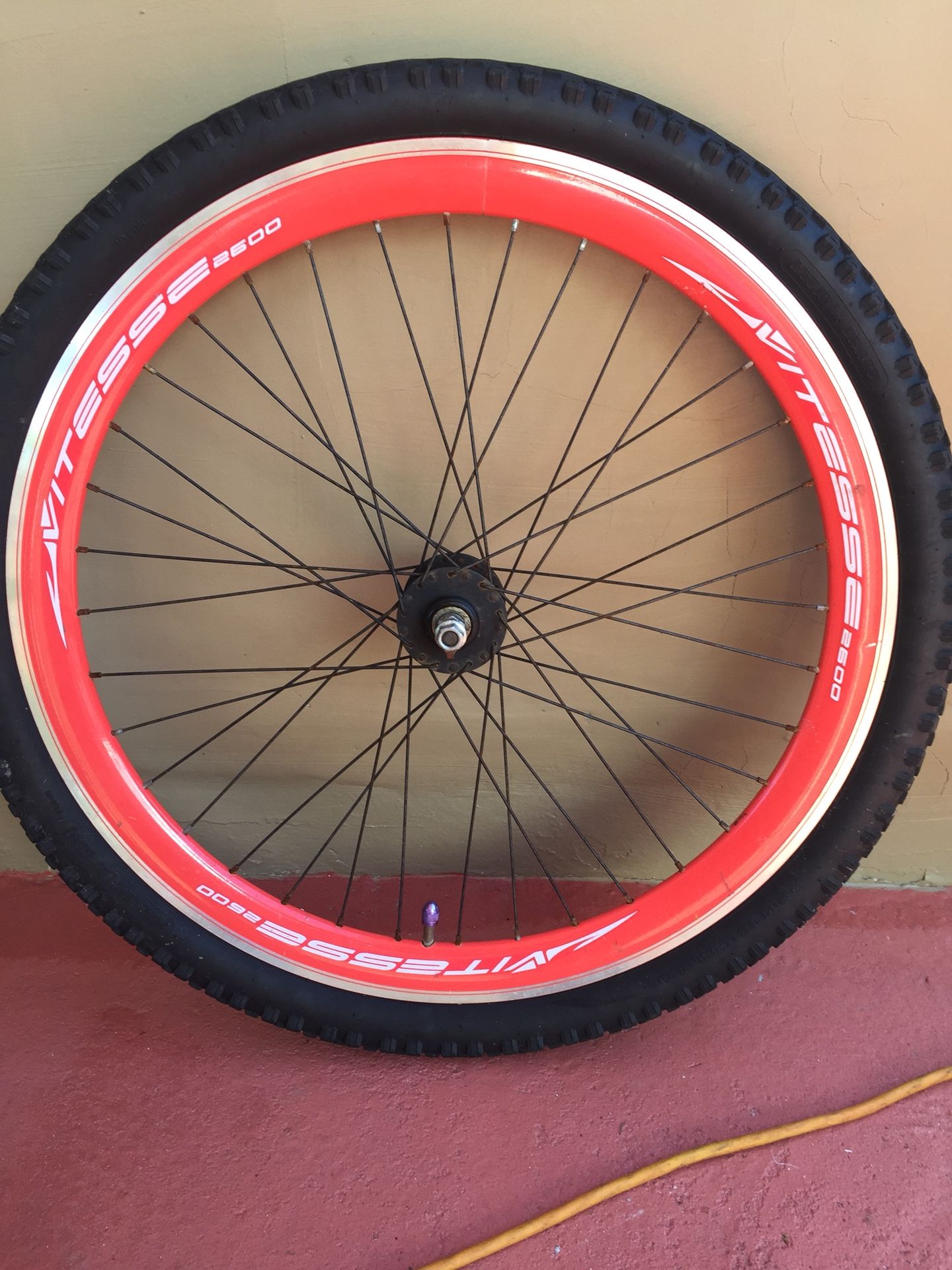 VITESSE 2600 BIKE WHEEL Used but good condition. $60 OBO.