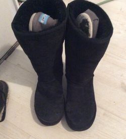 Black ugg boots