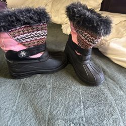 Snow boots and Good Condition Size 3 