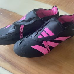 New Men’s Soccer Cleats Adidas Predator Size 9 (black pink) 