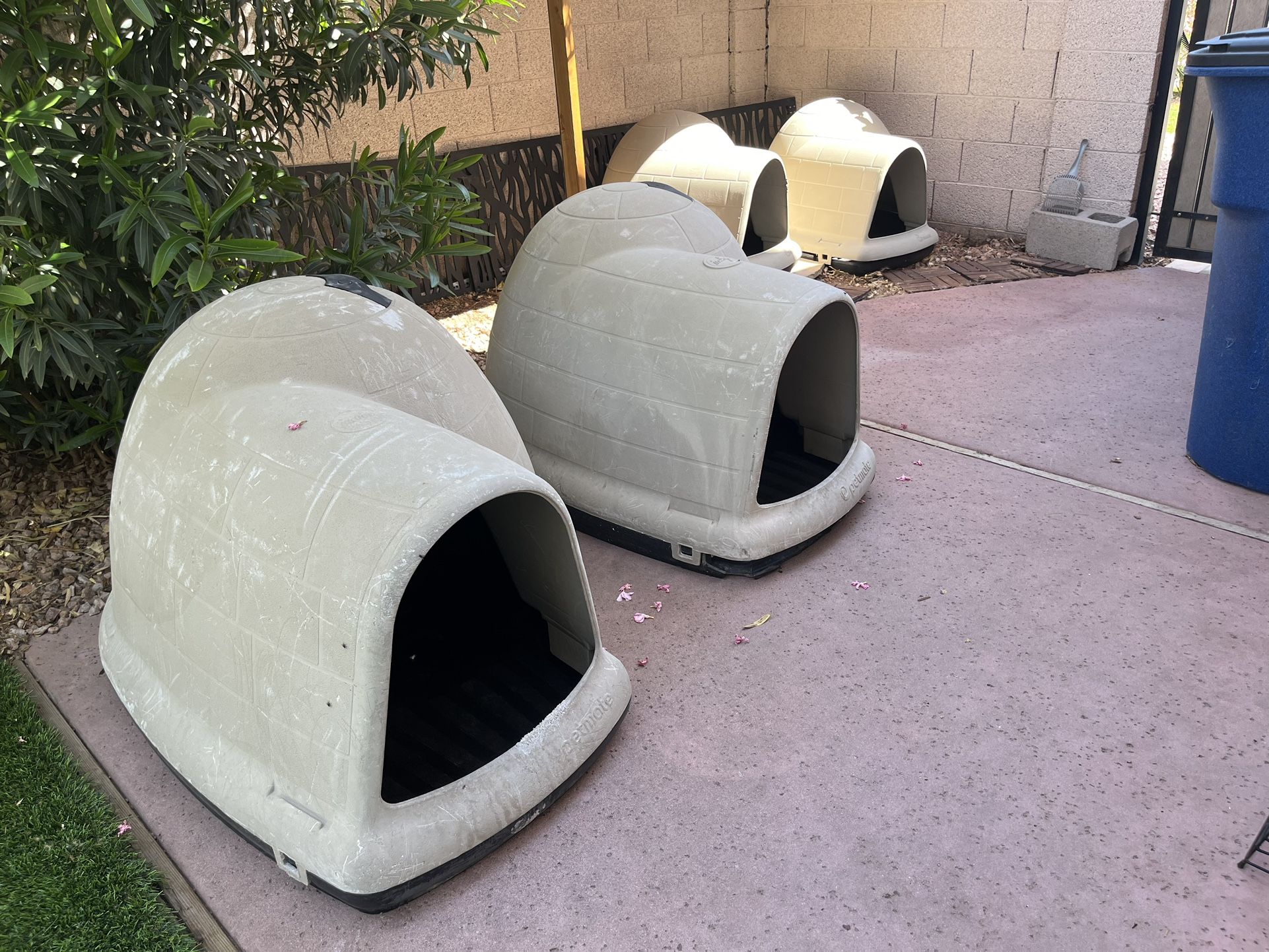 Dog Kennel Igloo (Petmate)