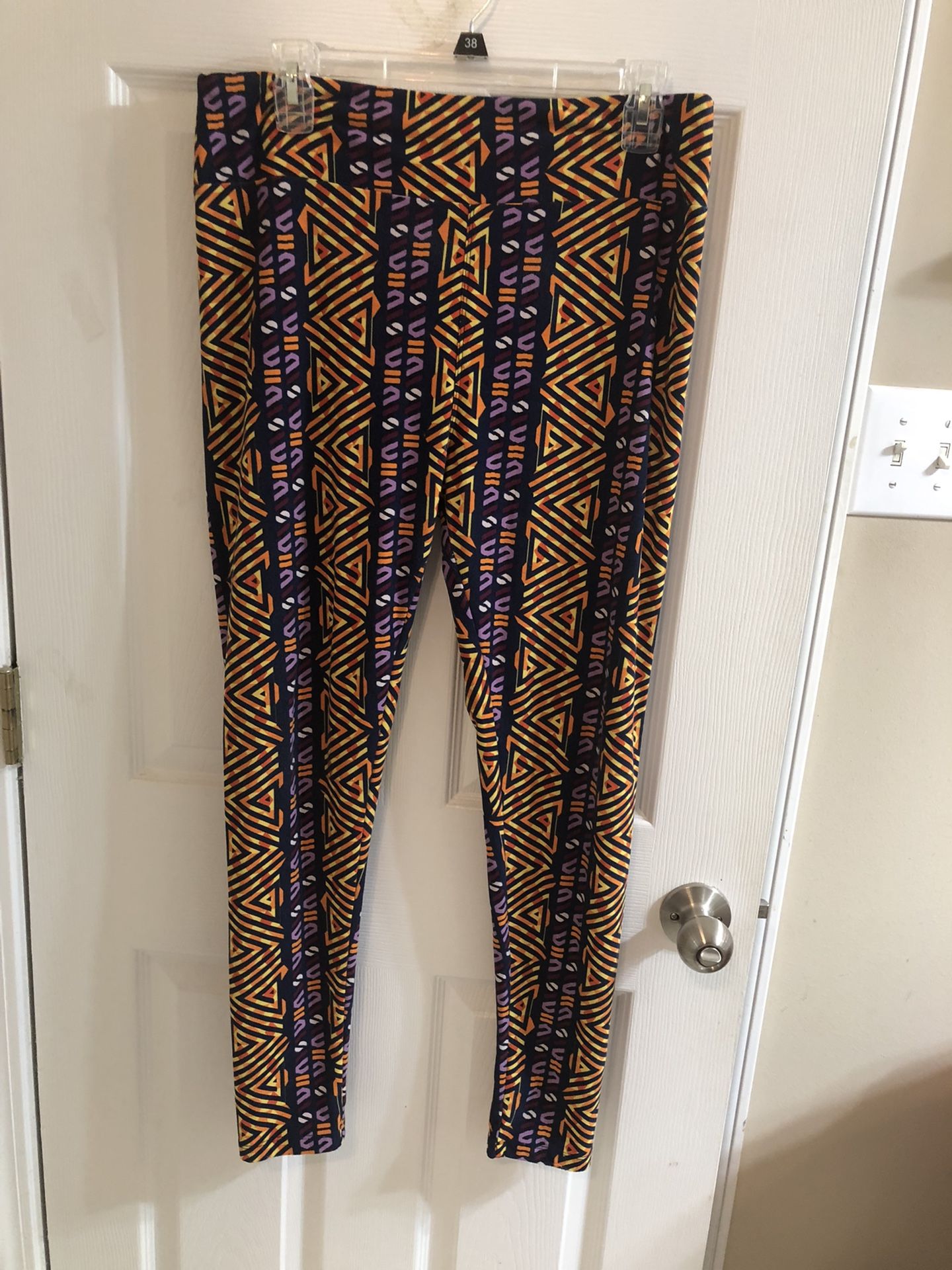 LULAROE LEGGINGS SIZE EXTRA LARGE EXCELLENT CONDITION 