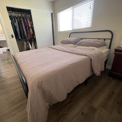 Queen bed Lull mattress with frame