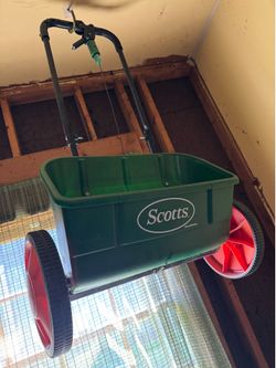 Fertilizer spreader