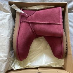 UGG Classic Boots (Size 7)