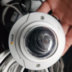 8 Fixed Dome Network Cameras 