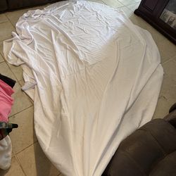 5 white round table cloths