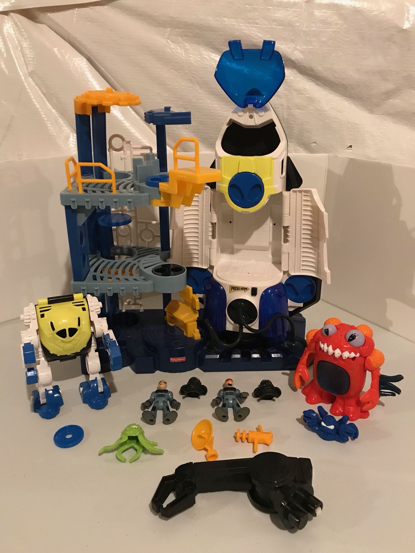 Fisher-Price Imaginext Space Shuttle & Tower with Exoskeleton Robot & Red Alien