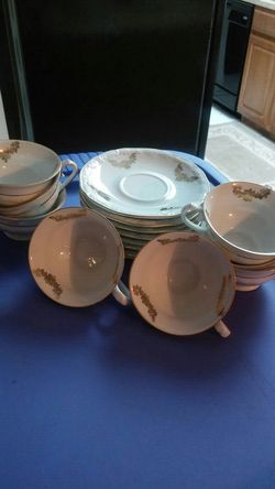 Set of 8 cups & saucers