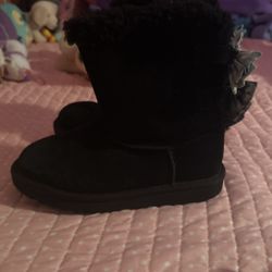 Black Ugg boots 
