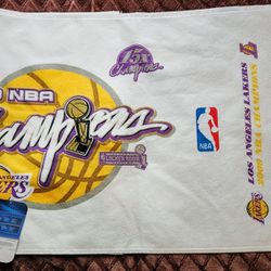 NBA LA Lakers Bench Towel • By : McArthur Towel and Sports • Towel Measures : 38"-Long X 22"-Wide • Yellow / White  .

W-6