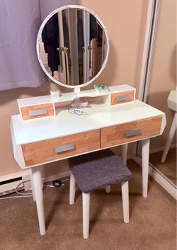 Mirrored Bedroom Vanity with Storage