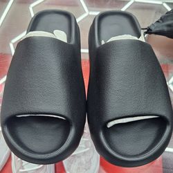 **NEW YEEZY SLIDES (BLACK)**
