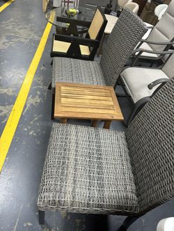 4 Piece U LAX Patio Chair Set.  Built In Cushion Chair 