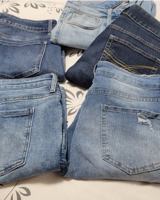 Woman's Jeans - LOT 6 PRS