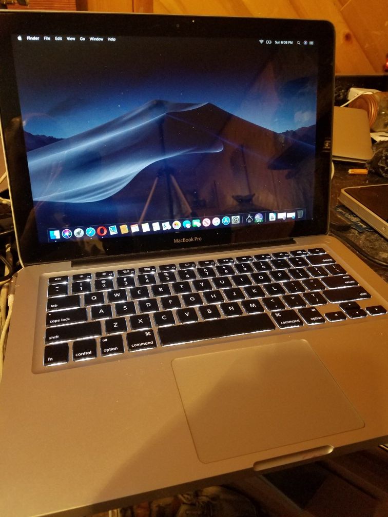 Fully loaded macbook pro with office, logic pro, final cut plus more 2012