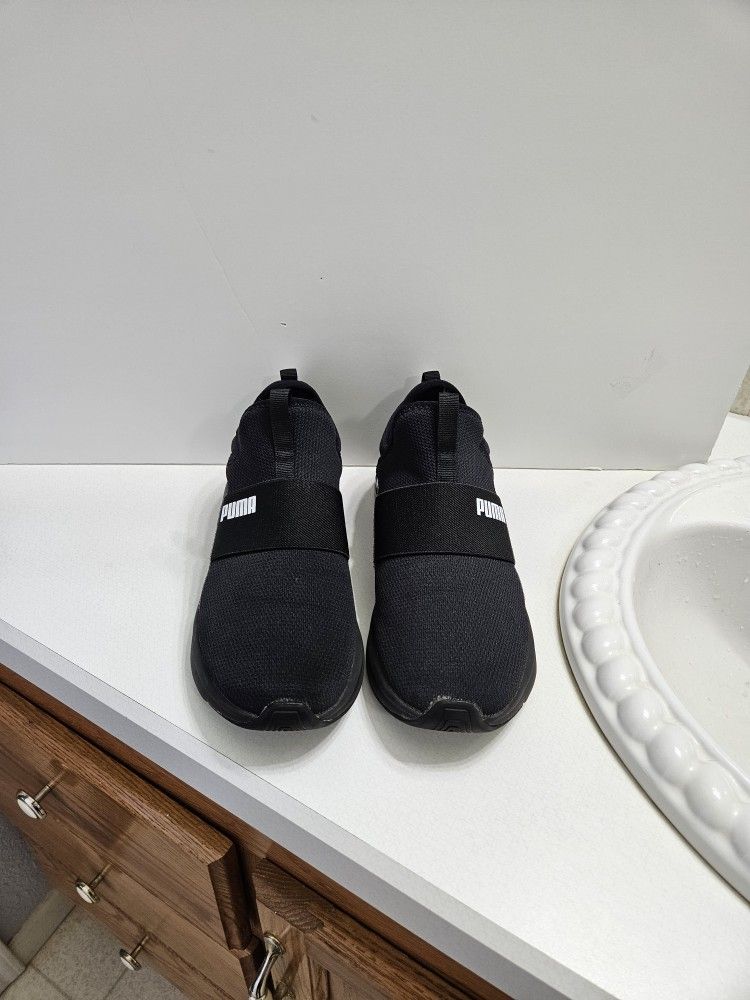 Women Black Puma Tennis Shoes